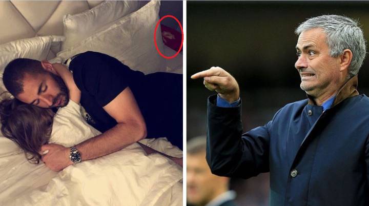 Benzema subió una foto en la que se ve un objeto con el escudo del Manchester United.