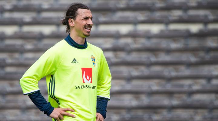 Ibrahimovic le pide al United 290.000 euros a la semana