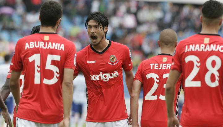 Naranjo y jugadores del Nástic, hoy campeón ante el Osasuna