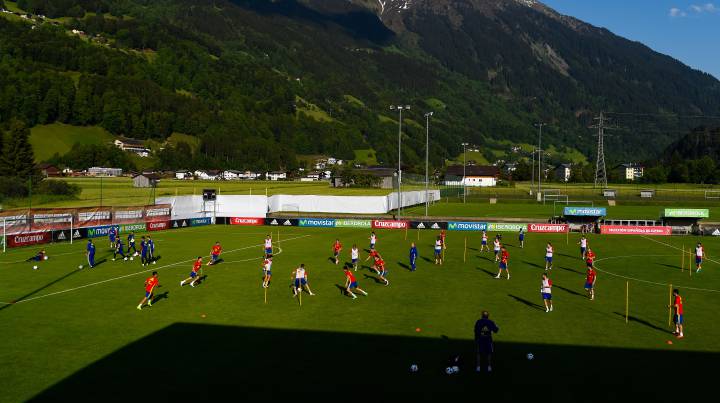 Experimental Del Bosque to lean on youth against Bosnia