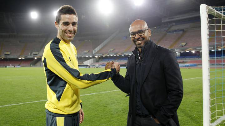Marcos Senna con Bruno Soriano.