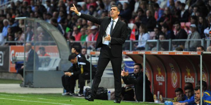 Al Rayo le gusta Muñiz, nuevo candidato para el banquillo