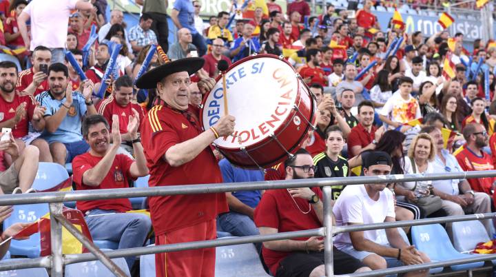 Iconic Spain fan, Manolo "el del Bombo", out of Euro 2016