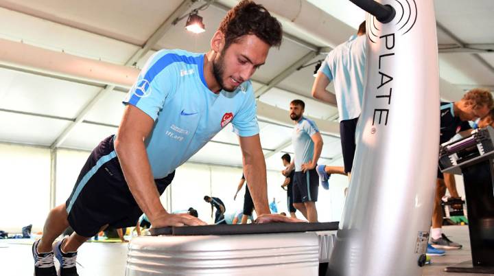 Çalhanoglu: "No entiendo que la gente me considere un artista"