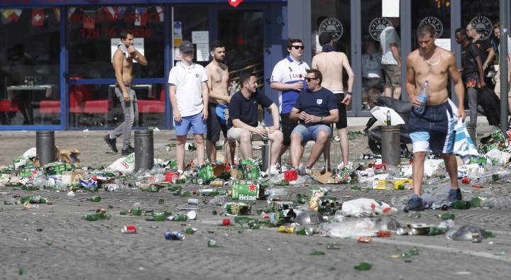 French plan alcohol ban for Euro 2016 after violent incidents