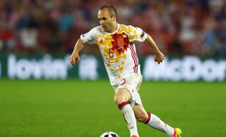 Iniesta: "I was going to take it, but Ramos seemed confident..."