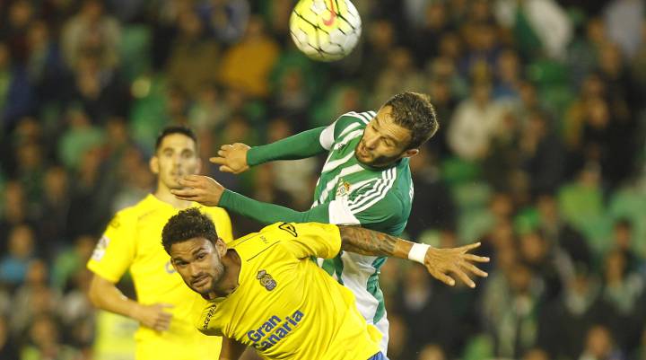 "Estoy cómodo en el Betis y quiero jugar con Argentina"