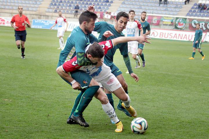 El club y Jose desmienten la salida del jugador a Baleares