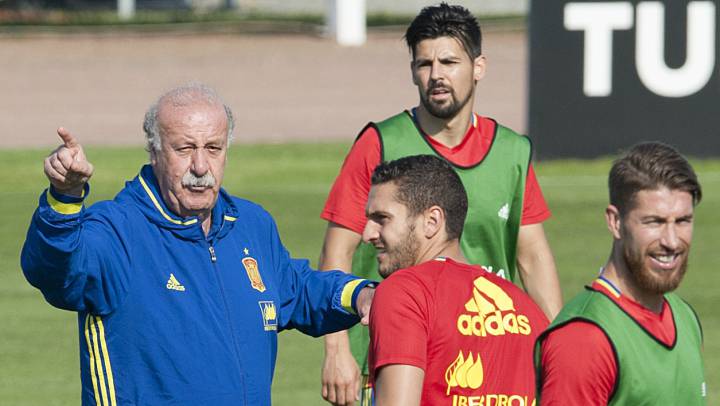 Vicente del Bosque, Koke, Nolito y Sergio Ramos, en un entrenamiento de España.