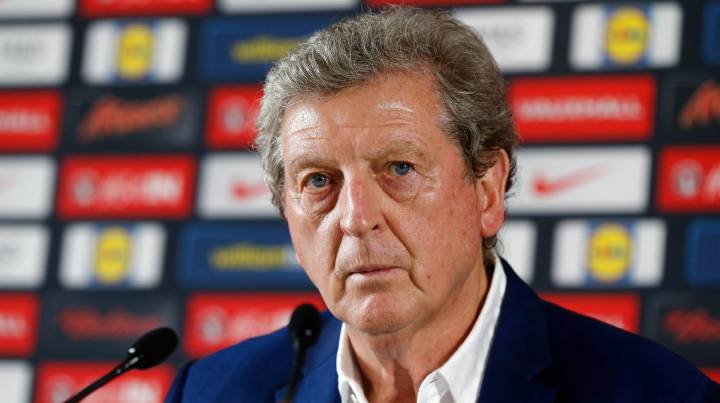 Rod Hodgson en la rueda de prensa de su despedida