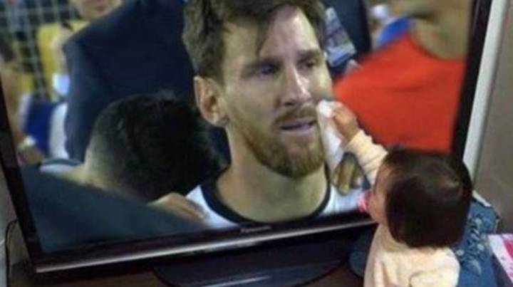 Una niña consolando a Messi conmueven las redes