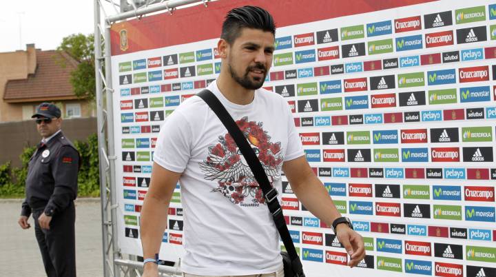 Nolito, con David Silva llegando al aeropuerto de Madrid tras la Eurocopa.