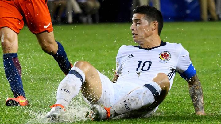 Barça legend Stoichkov on James:
"He's an average player"