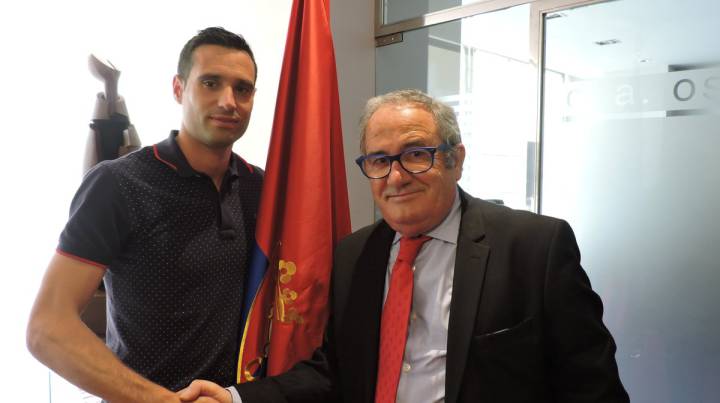 Javier Flaño renueva con el Osasuna por una temporada