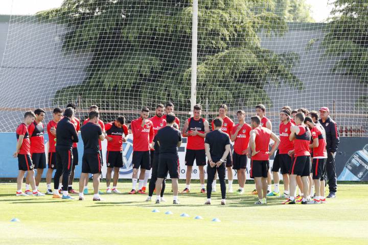 El Atlético 16-17 inicia hoy el trabajo con 25 jugadores