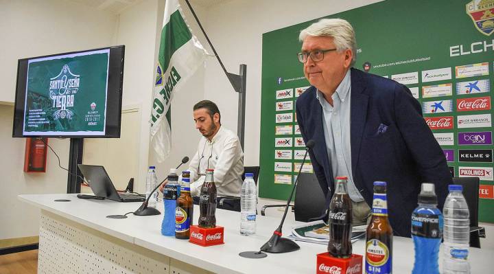 El Consejo de Administración del Elche se queda sin apoyos