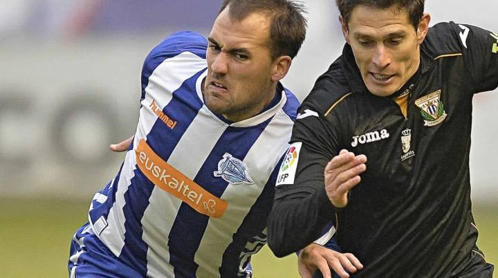 El lateral zurdo César Soriano refuerza la zaga del Huesca
