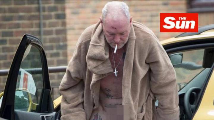 Ay Gascoigne... ¡desnudo y en mal estado en plena calle!