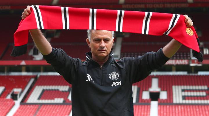 Mourinho durante su presentación con el Manchester United asegura que es ambicioso en sus objetivo con los red devils