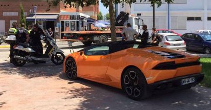 Batshuayi multado por dejar el Lamborghini bajo un árbol