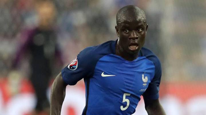 Oficial: Kanté firma por el Chelsea por cinco temporadas
