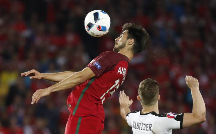 Gomes: el Valencia negocia por Montoya, Tello y Samper