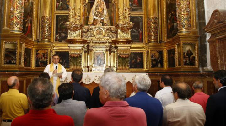 Burgo de Osma rojiblanco: ofrenda floral y nueva peña