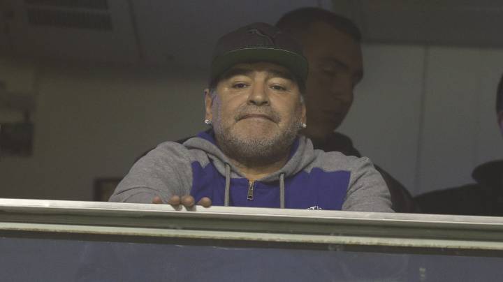 Maradona y el alcalde de Napoli atacan a Higuaín
