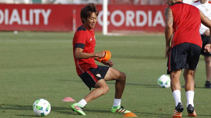 El japonés Kiyotake ya está con el Sevilla en Alemania