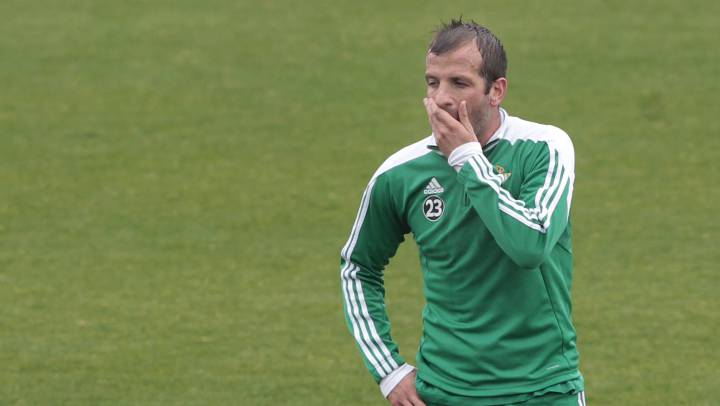 Van der Vaart promete buen rendimiento al Reading inglés