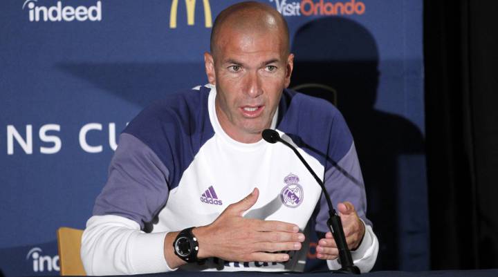 Zidane: "No hay nada cerrado aún, ni fichajes ni salidas..."