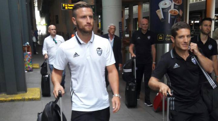 Mustafi, Siqueira y Bakkali ya están en Inglaterra