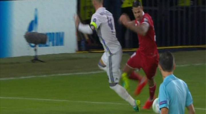 El Madrid protestó el penalti pitado a Sergio Ramos en el 70'