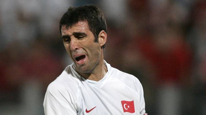 El turco Hakan Sukur tiene orden de arresto por el golpe de estado