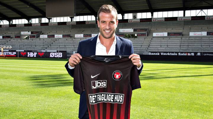 Betis confirm Van der Vaart's exit two days after he'd left...