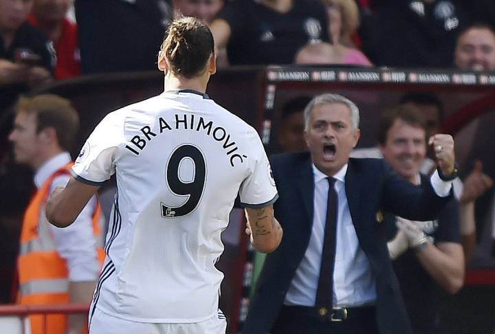Mourinho e Ibrahimovic debutan hoy en la Premier League con el Manchester United.