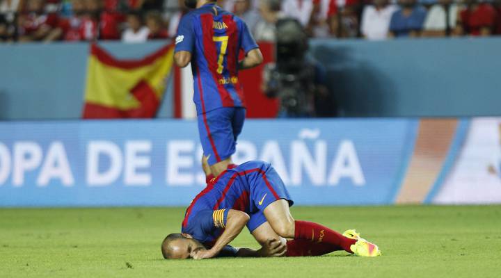 Iniesta evita lo peor, pero estará de baja durante dos semanas