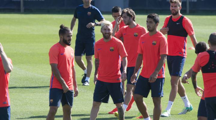 Douglas, el único descartado del Barça para recibir al Sevilla