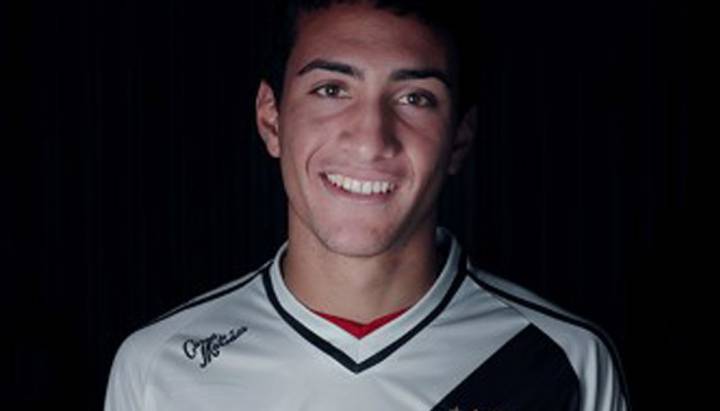 Sevilla sign Uruguayan central defender Cristian González