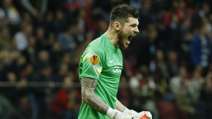 Juande aprieta al club por el nueve y el portero