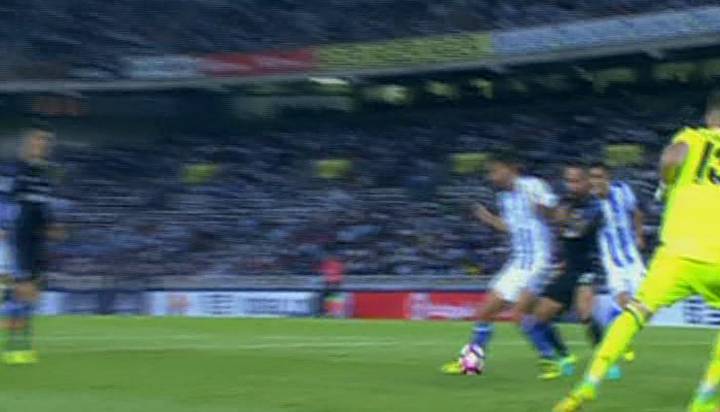 La Real pidió penalti de Carvajal a Markel Bergara