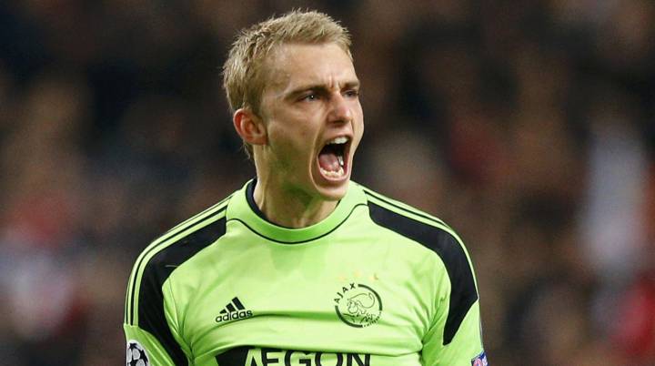 Jasper Cillessen completes Barcelona move