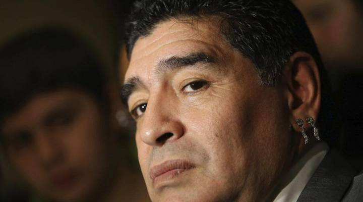 Maradona, retenido por usar un supuesto pasaporte hurtado