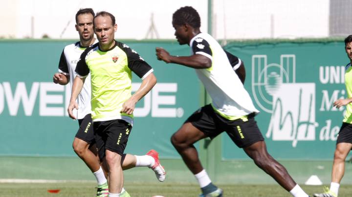 El Elche rescinde el contrato del ghanés Michael Anaba