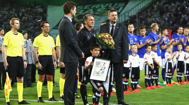 Alemania vence a Finlandia y Schweinsteiger dice adiós