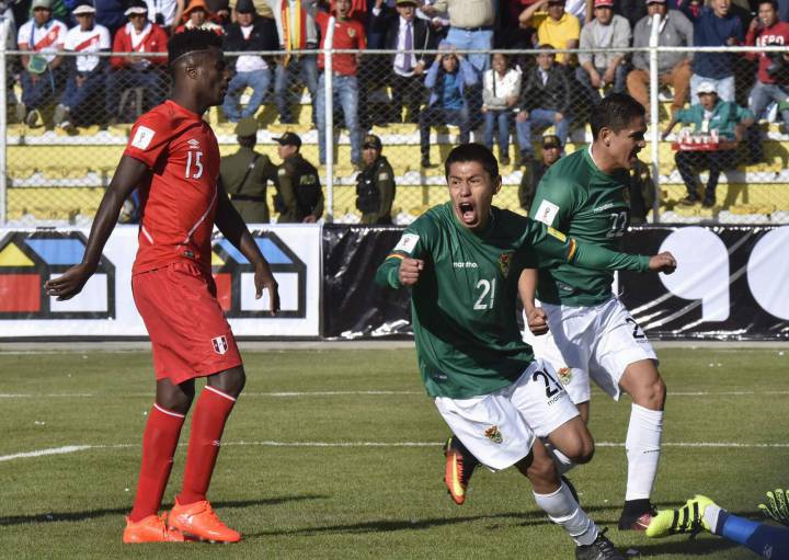 Bolivia vence a Perú en el debut del entrenador Ángel Hoyos
