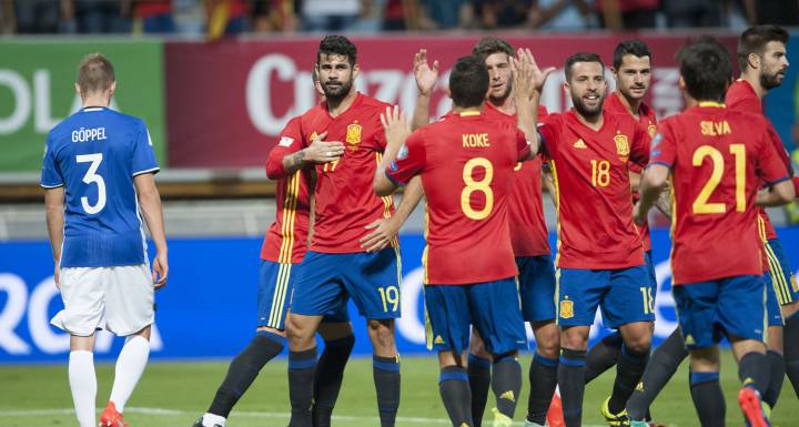 España vuelve a jugar con magia y golea a Liechtenstein