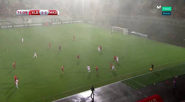 Lluvia en el partido del Albania vs Macedonia