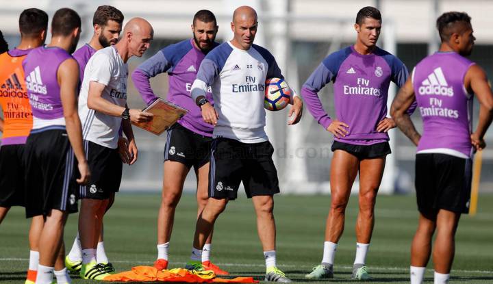 Cristiano, Bale & Benzema train together for first time this season