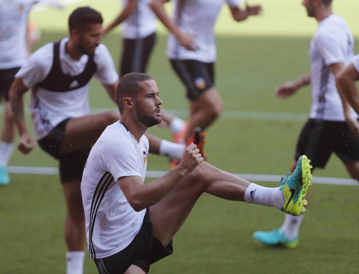 Pako Ayestarán da el
mando a Mario Suárez